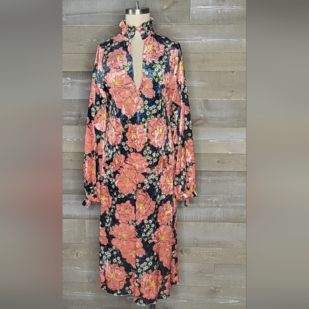 Zara Trafaluc Autumn/Winter 17-18 Balloon Sleeve Deep V-Neck Floral Midi…